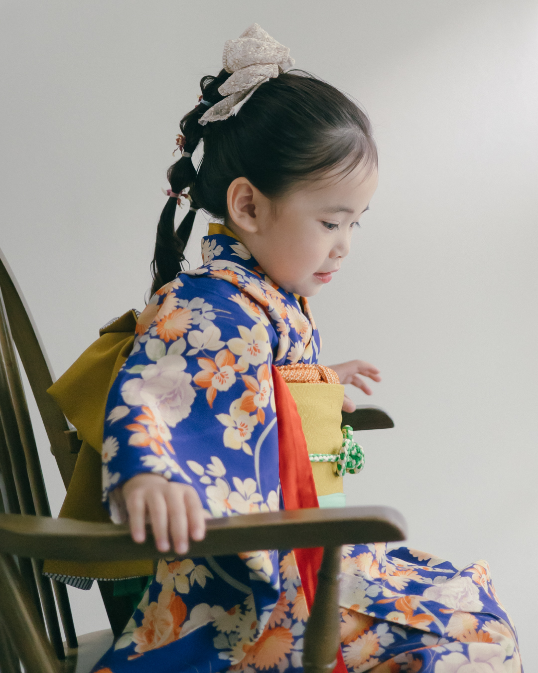 【2026年最新】七五三おすすめヘアスタイル・メイク特集|人気髪型まとめ(3歳女の子・ロングヘア編)/② ポニーテール